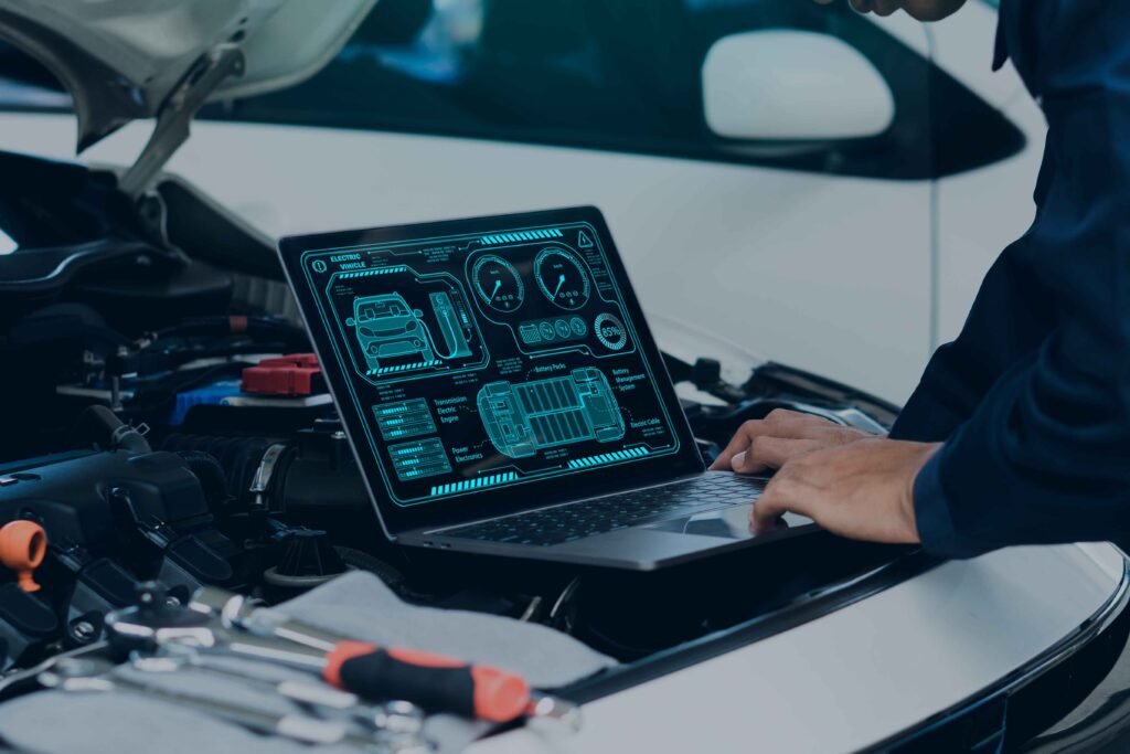 mecanic-mașină-folosind-laptop-computer-examinare-tunin-2023-11-27-05-13-01-utc_11zon - jcbis.pl